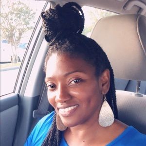 Meet your Posher, Lenora